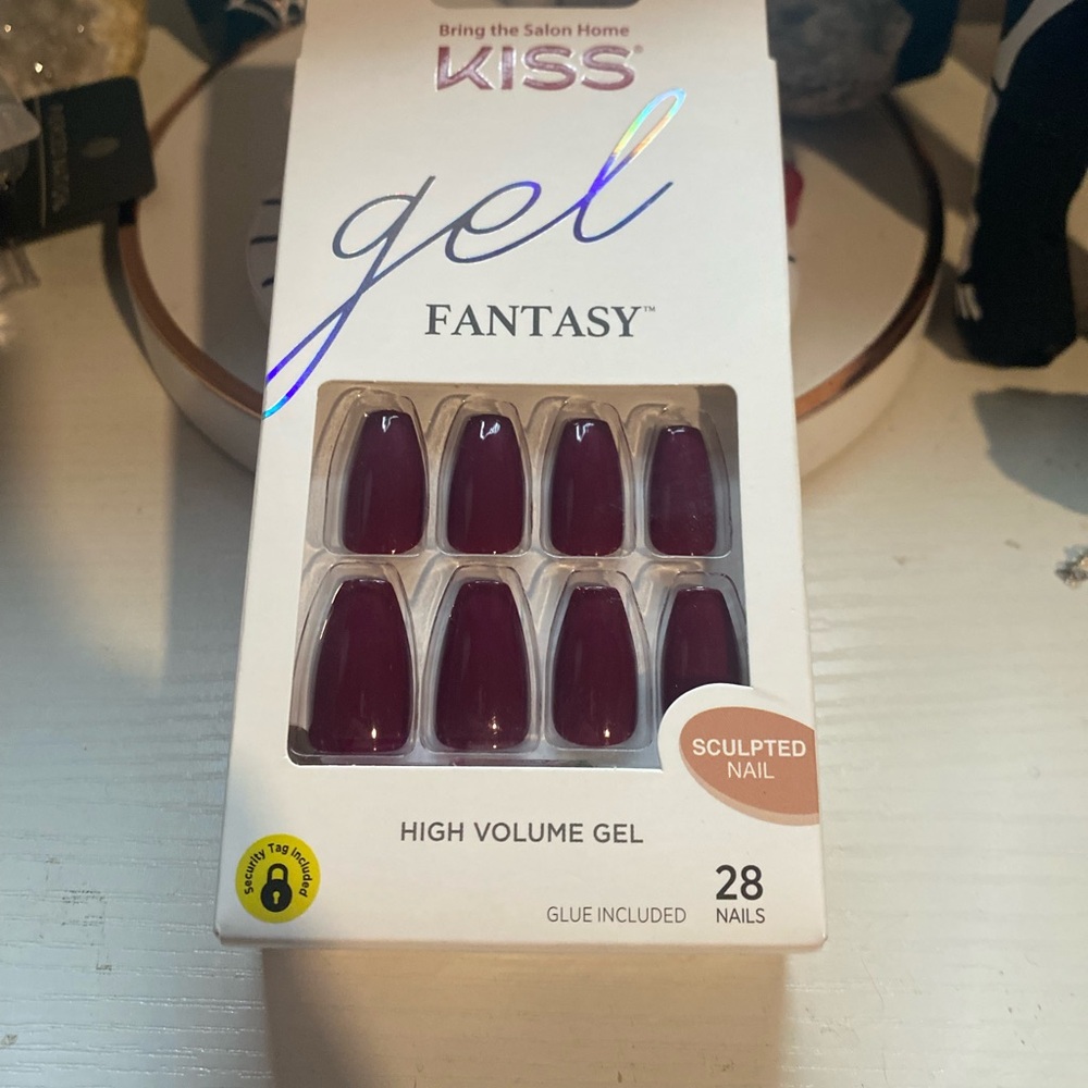 Kiss nails